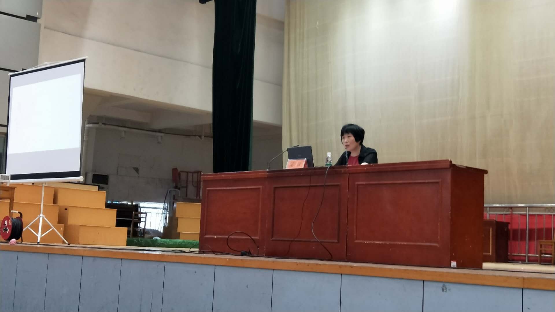 語文分會場，主講專家：南昌二中吳歆老師